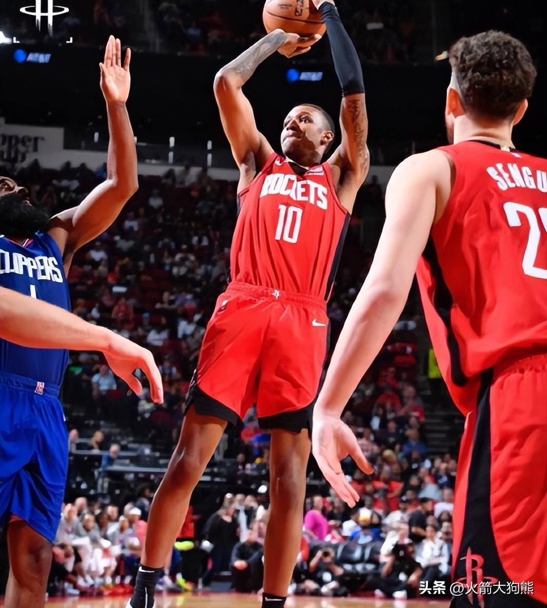 关于今夜欧超杯焦点战，休斯敦火箭手感冰凉，管理层满意，赛季目标并未改变的信息