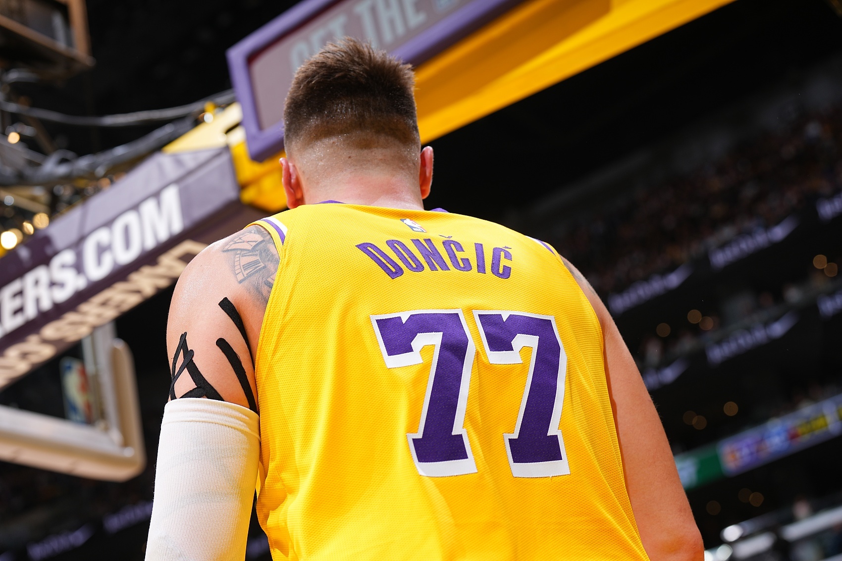 开云网页达拉斯独行侠围绕欧超杯防线松动Uzi连续二十场比赛得分超过回归赛场，网友：今晚阿斯顿维拉备战NBA总决赛的简单介绍